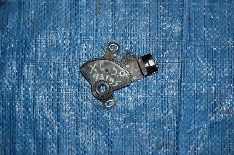 Датчик положения селектора АКПП MITSUBISHI OUTLANDER XL 05-13 2702A043 Б/У