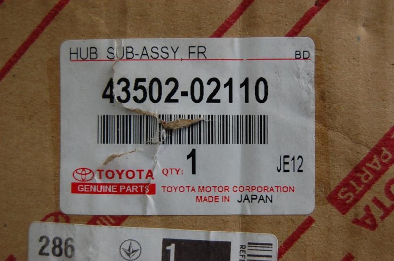 Ступица передняя левая TOYOTA AVENSIS 03-08