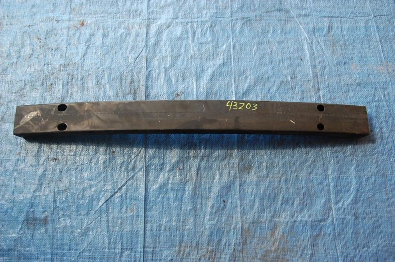 Усилитель заднего бампера TOYOTA MATRIX 02-08 52021-01030 Б/У