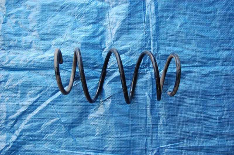 Пружина передней подвески TOYOTA AURIS 06-12 Б/У