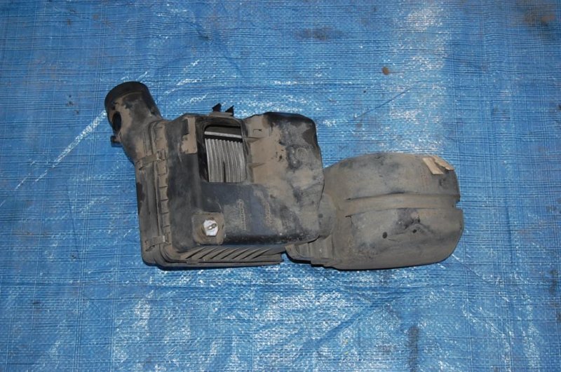 Корпус воздушного фильтра TRIBECA B9 05-07