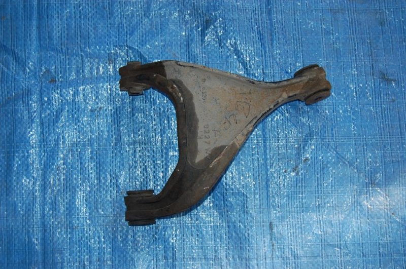 Рычаг задней подвески поперечный верхний задний левый TRIBECA B9 05-07