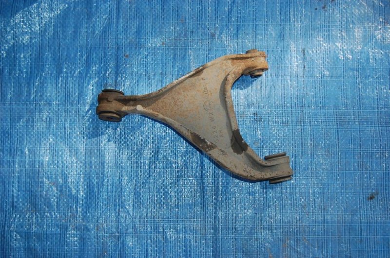 Рычаг задней подвески поперечный верхний задний правый TRIBECA B9 05-07