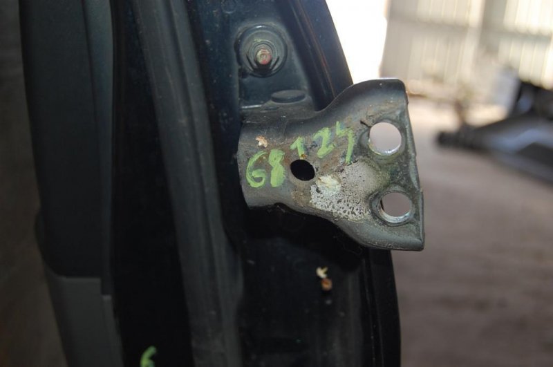 Запчасть петля двери верхняя задняя левая MITSUBISHI PAJERO 99-06 MR220211 Б/У Петля двери верхняя задняя левая MITSUBISHI PAJERO 99-06 MR220211 Б/У