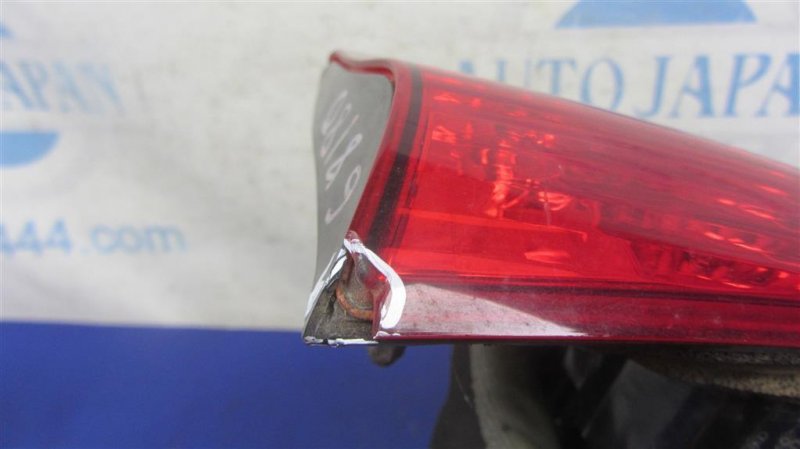 Фонарь внутренний задний правый TRIBECA B9 05-07