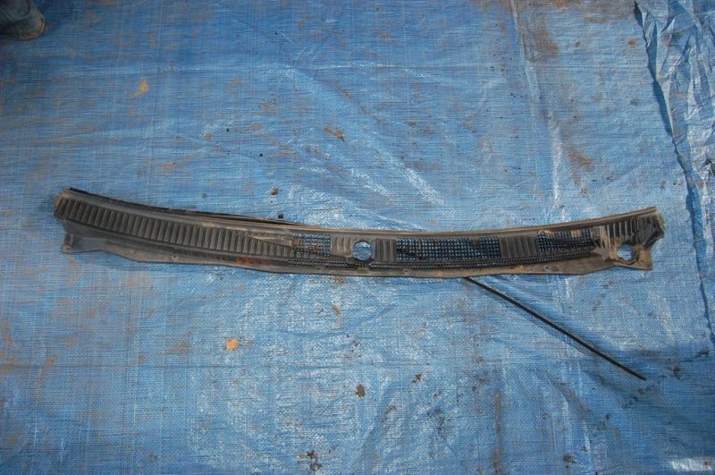 Пластик под лобовое стекло / Жабо MITSUBISHI PAJERO 99-06 MR416416 Б/У