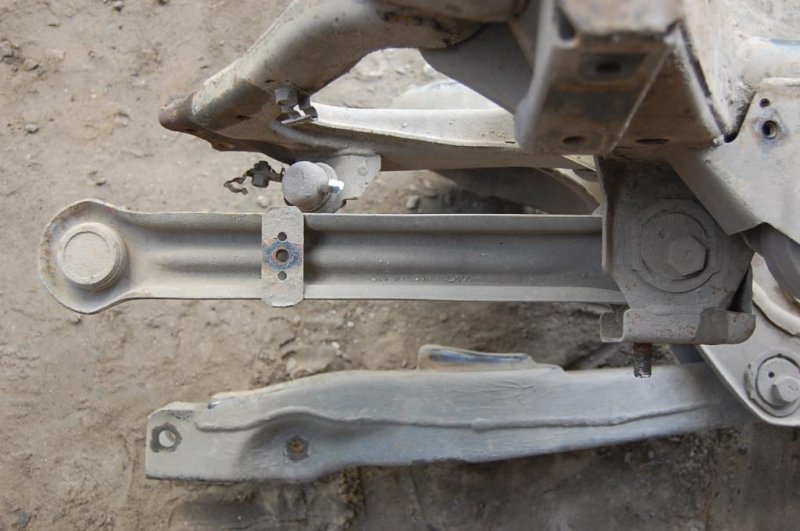 Рычаг задней подвески поперечный MITSUBISHI PAJERO 99-06 MR508134 Б/У