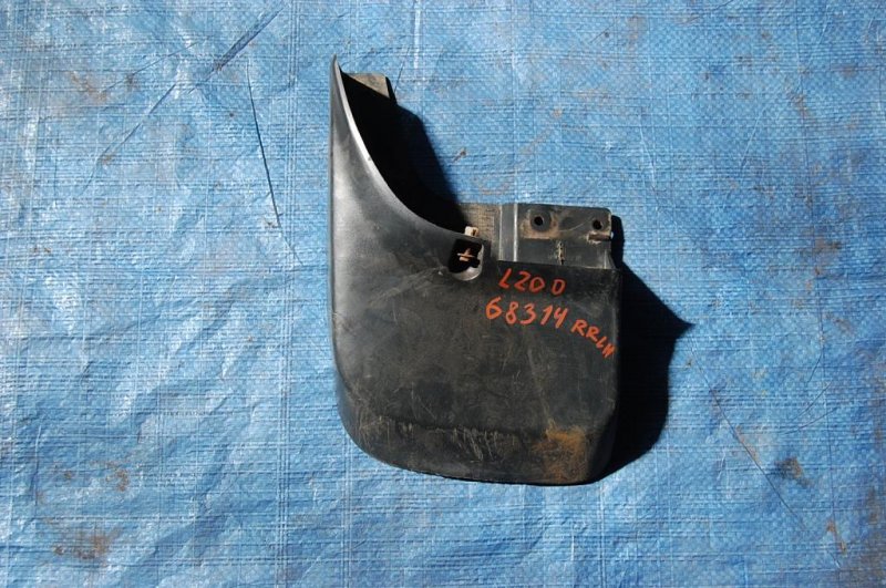 Брызговик задний левый MITSUBISHI L200 06-14 Б/У