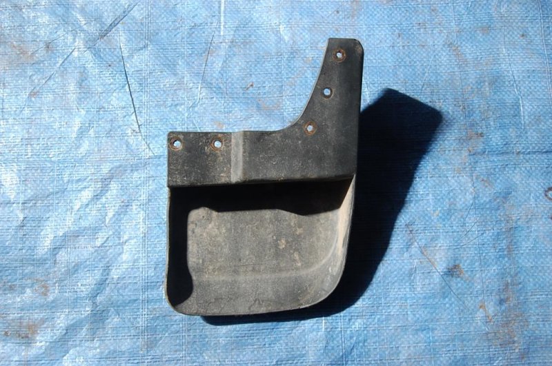 Брызговик задний левый L200 06-14