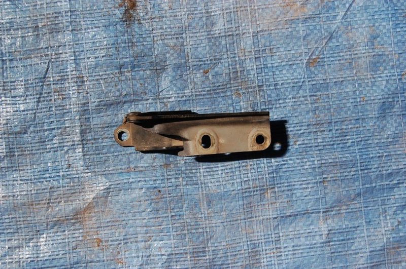 Петля капота левая MITSUBISHI PAJERO 99-06 MR292043 Б/У