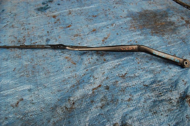 Поводок стеклоочистителя передний правый LEXUS GS350 GS300 05-11 85211-30730 Б/У