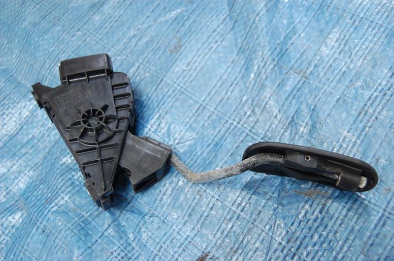 Запчасть педаль газа LEXUS GS350 GS300 05-11 78120-30A30 Б/У Педаль газа LEXUS GS350 GS300 05-11 78120-30A30 Б/У