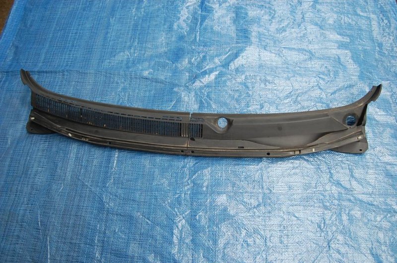 Пластик под лобовое стекло / Жабо TOYOTA MATRIX 02-08 55709-02120 Б/У