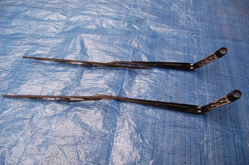 Поводок стеклоочистителя передний MATRIX 02-08