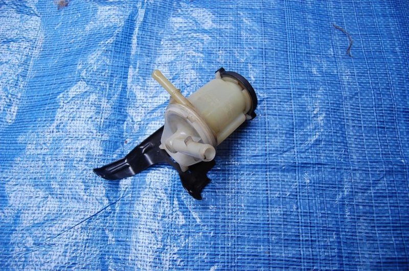 Бачок ГУР TOYOTA MATRIX 02-08 44360-02070 Б/У