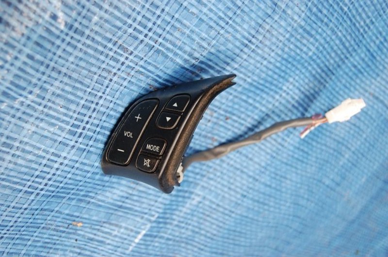 Кнопка управления магнитолой на руль MAZDA 6 GG 02-07 Б/У