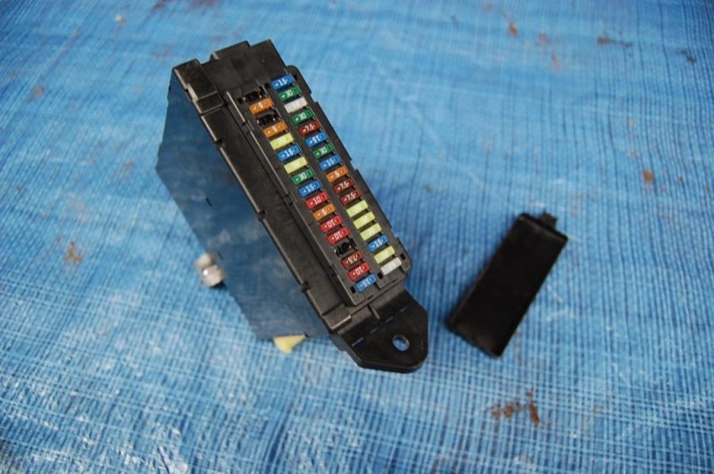 Блок предохранителей моторный отсек LAND CRUISER 200 08-21