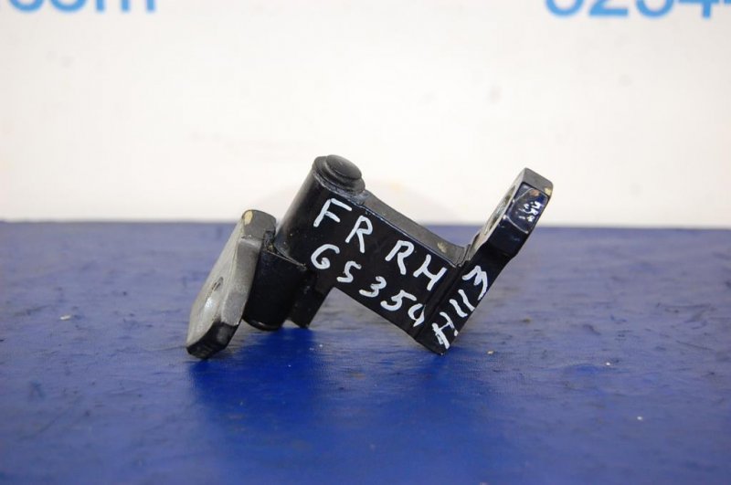 Петля двери нижняя передняя правая GS350 GS300 05-11 Петля двери нижняя передняя правая GS350 GS300 05-11