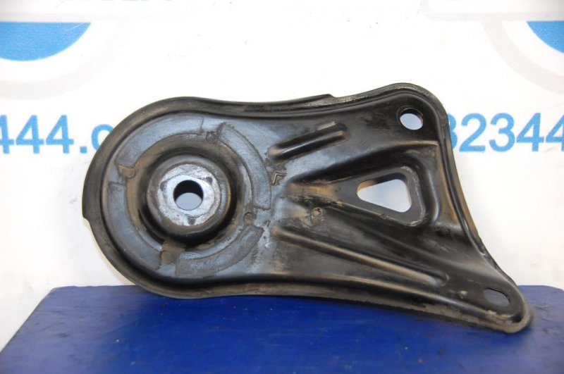 Крепление балки подвески левое ES300 ES330 01-06