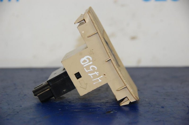 Кнопка открывания бензобака ES350 06-12 Кнопка открывания бензобака ES350 06-12