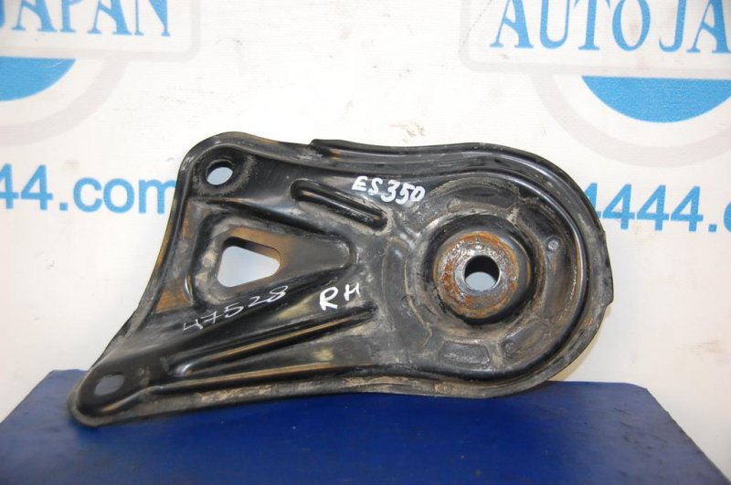 Крепление балки подвески заднее правое LEXUS ES350 06-12 51023-33060 Б/У