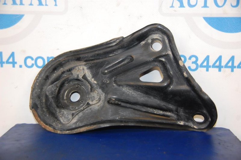 Крепление балки подвески заднее правое ES350 06-12