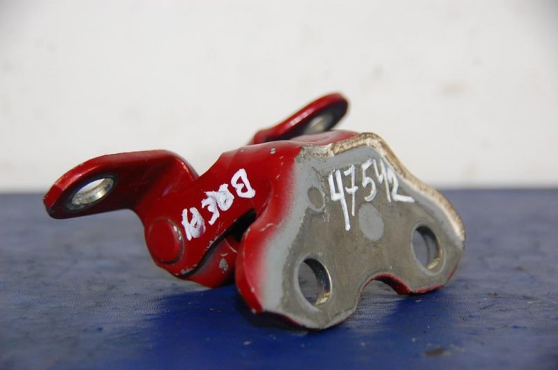 Петля двери верхняя задняя левая LEXUS ES350 06-12 68760-02070 Б/У