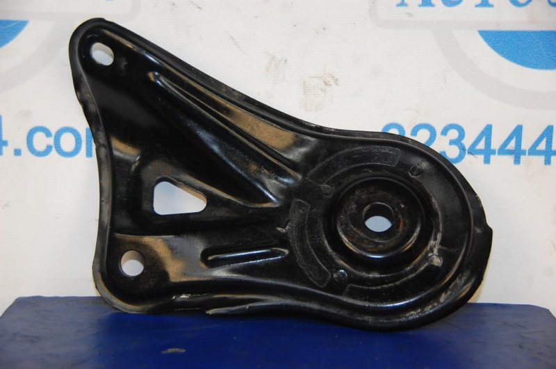 Крепление балки подвески левое CAMRY 30 02-06