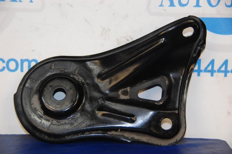 Крепление балки подвески правое CAMRY 30 02-06