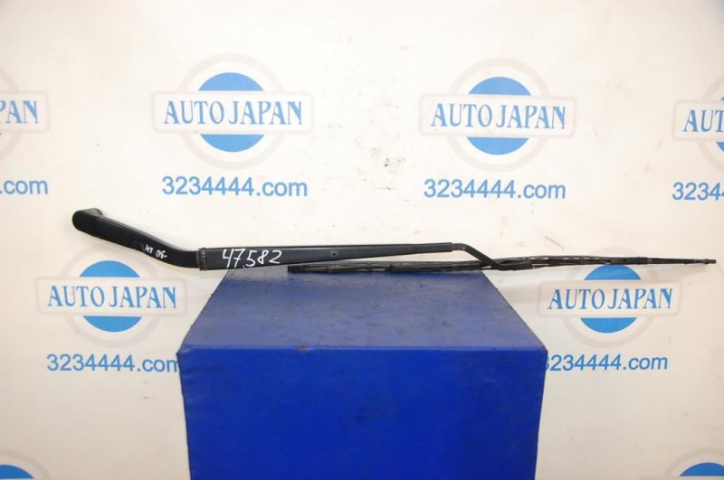 Поводок стеклоочистителя передний левый TOYOTA CAMRY 30 02-06 Б/У