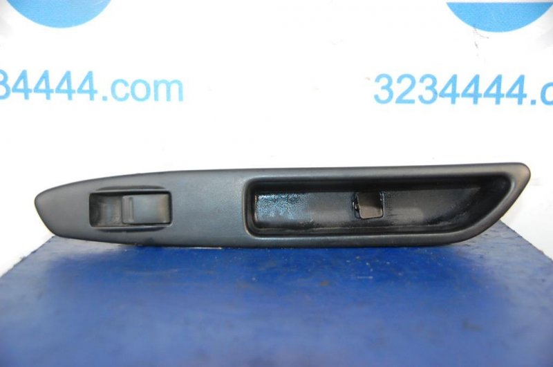 Запчасть кнопка стеклоподъемника задняя правая SUBARU FORESTER SG 02-07 83071SA160 Б/У Кнопка стеклоподъемника задняя правая SUBARU FORESTER SG 02-07 83071SA160 Б/У