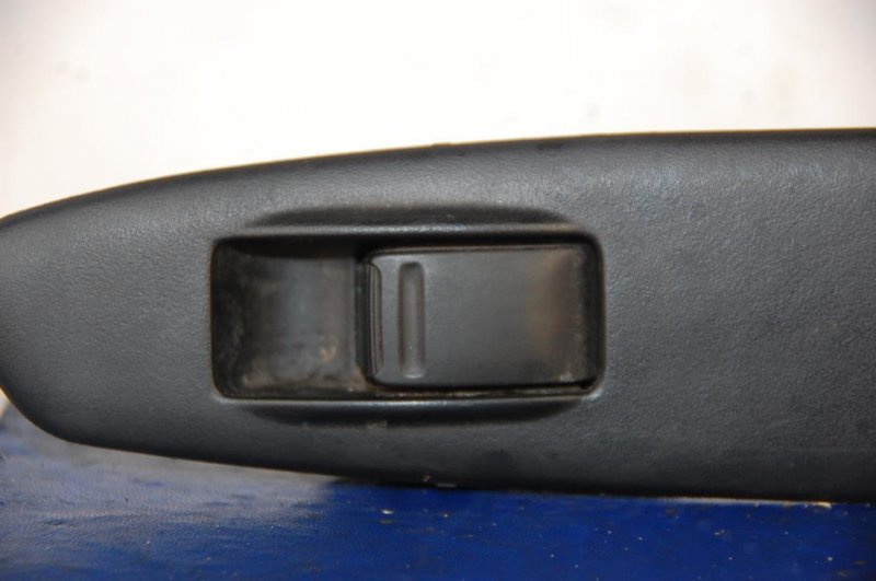 Кнопка стеклоподъемника задняя правая FORESTER SG 02-07 Кнопка стеклоподъемника задняя правая FORESTER SG 02-07