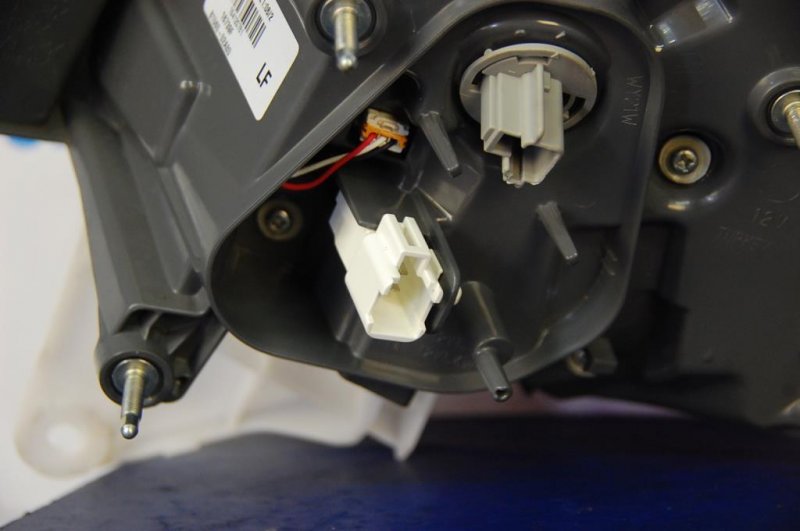 Фонарь наружный задний левый TOYOTA COROLLA E16 13- Фонарь наружный задний левый TOYOTA COROLLA E16 13-