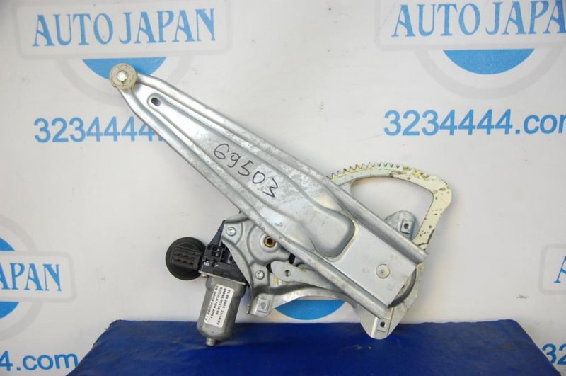 Стеклоподъемник задний левый COROLLA E16 13- Стеклоподъемник задний левый COROLLA E16 13-