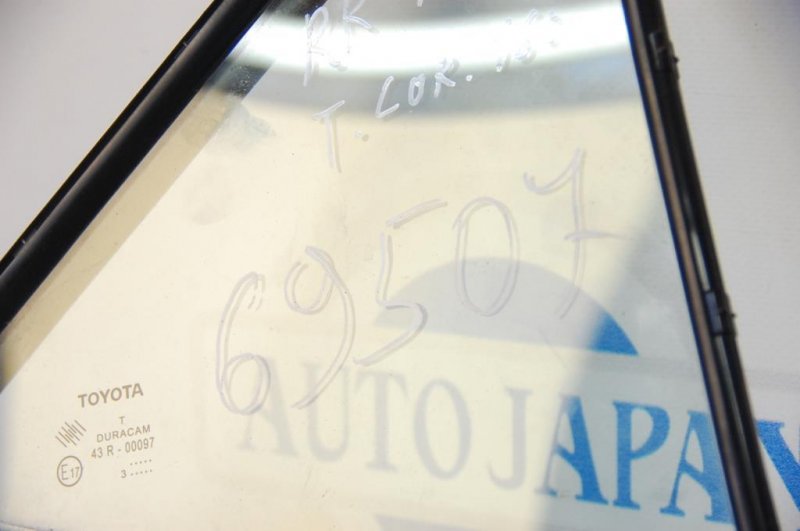 Стекло двери глухое заднее правое COROLLA E16 13- Стекло двери глухое заднее правое COROLLA E16 13-