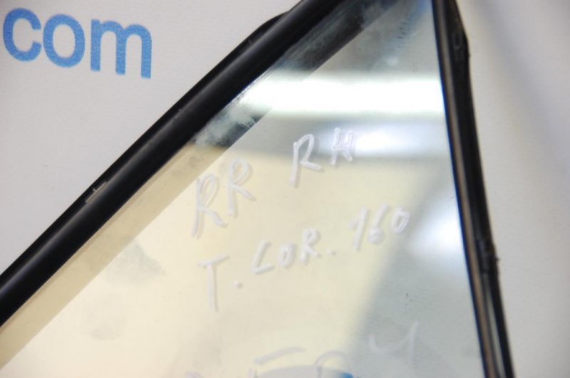 Стекло двери глухое заднее правое TOYOTA COROLLA E16 13- Стекло двери глухое заднее правое TOYOTA COROLLA E16 13-