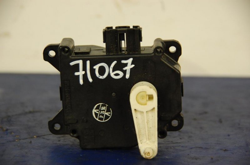 Моторчик заслонки печки MAZDA 3 BK 03-08 BP4K-61-B60 Б/У