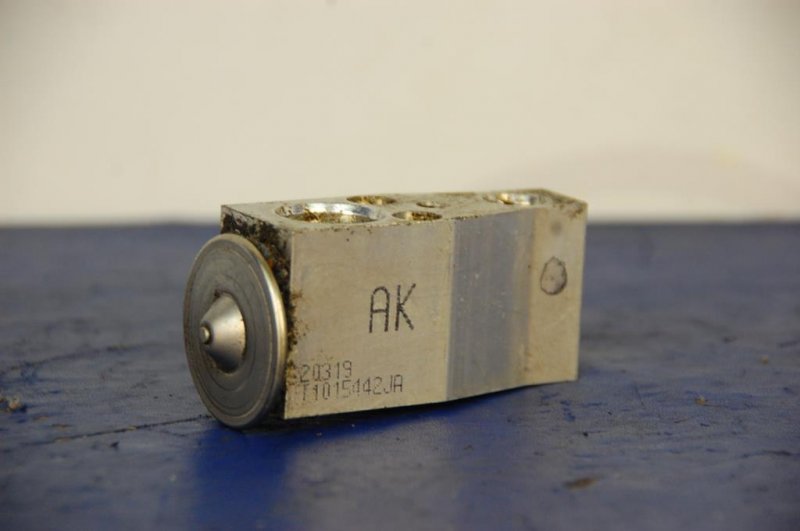 Клапан кондиционера LEAF 10-17