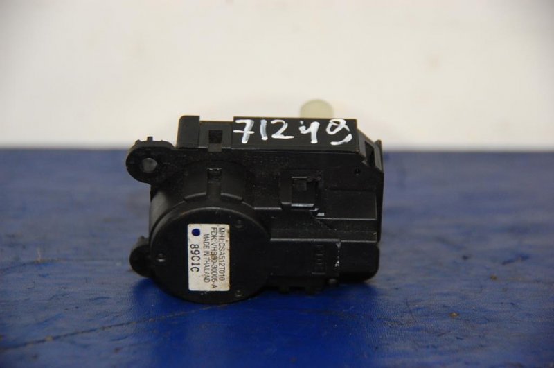 Моторчик заслонки печки MITSUBISHI OUTLANDER XL 05-13 7820A080 Б/У