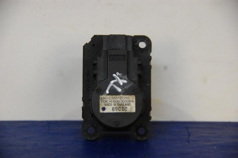 Моторчик заслонки печки MITSUBISHI OUTLANDER XL 05-13 7820A080 Б/У