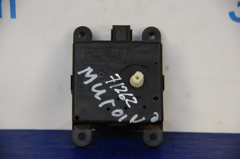 Запчасть моторчик заслонки печки NISSAN MURANO Z50 02-07 27732-8H300 Б/У Моторчик заслонки печки NISSAN MURANO Z50 02-07 27732-8H300 Б/У