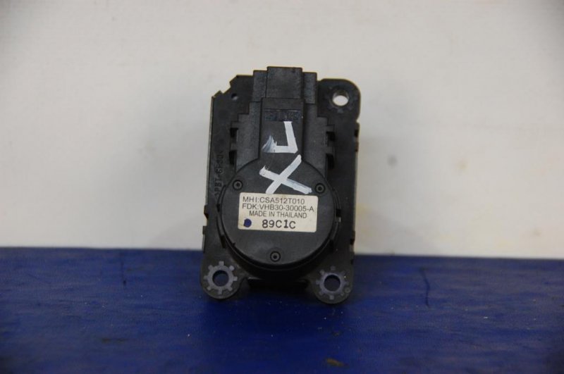 Моторчик заслонки печки MITSUBISHI OUTLANDER XL 05-13 7820A080 Б/У
