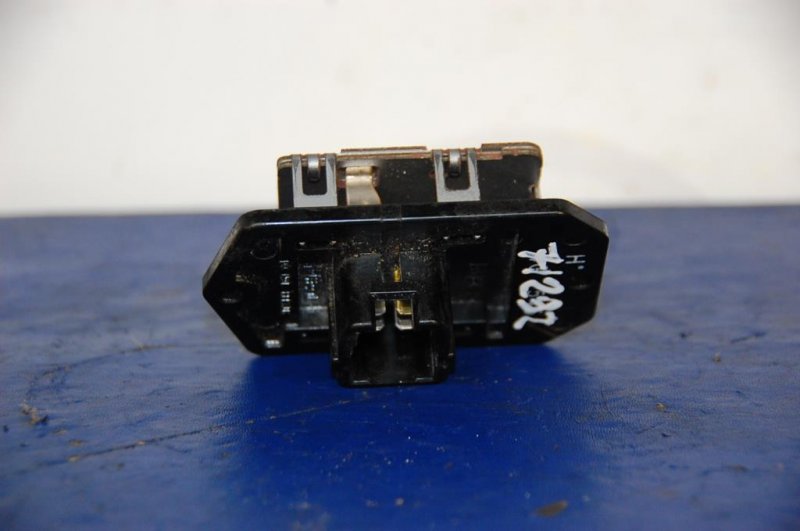 Резистор печки CAMRY 30 02-06 Резистор печки CAMRY 30 02-06