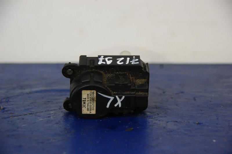 Моторчик заслонки печки MITSUBISHI OUTLANDER XL 05-13 7820A080 Б/У