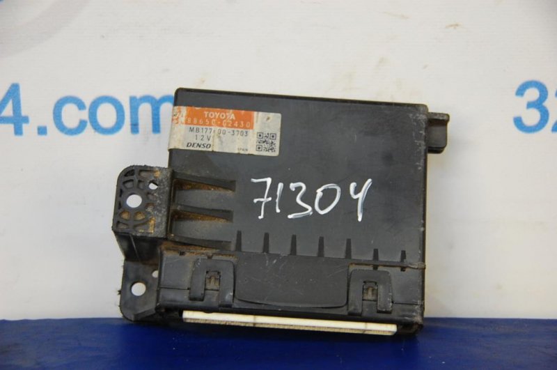 Блок электронный TOYOTA AURIS 06-12 88650-02430 Б/У