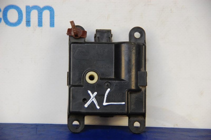 Моторчик заслонки печки MITSUBISHI OUTLANDER XL 05-13 Б/У