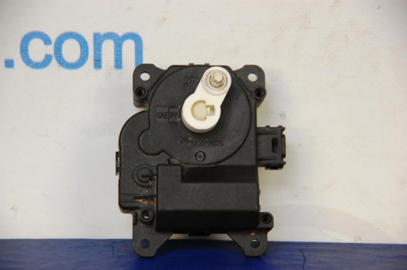 Запчасть моторчик заслонки печки TOYOTA CAMRY 40 06-11 87106-06120 Б/У Моторчик заслонки печки TOYOTA CAMRY 40 06-11 87106-06120 Б/У