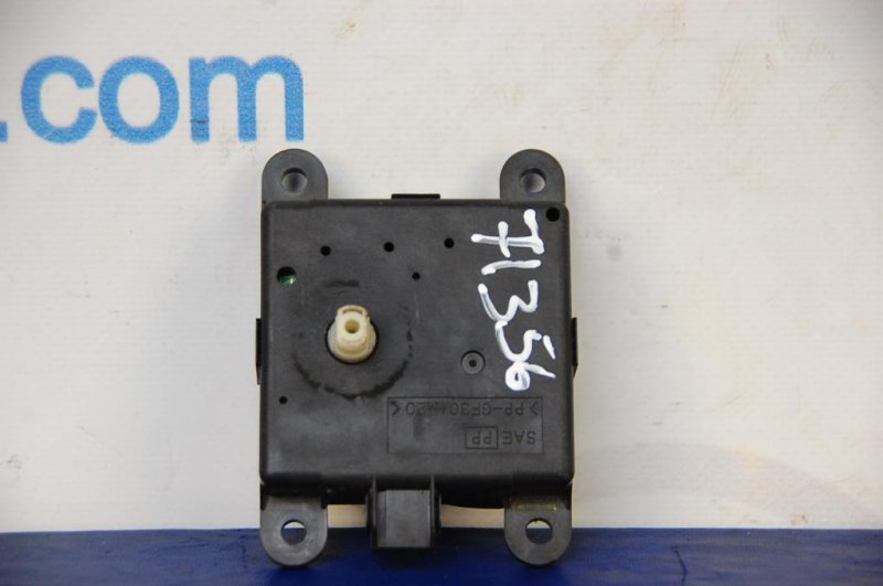 Моторчик заслонки печки MITSUBISHI OUTLANDER XL 05-13 Б/У