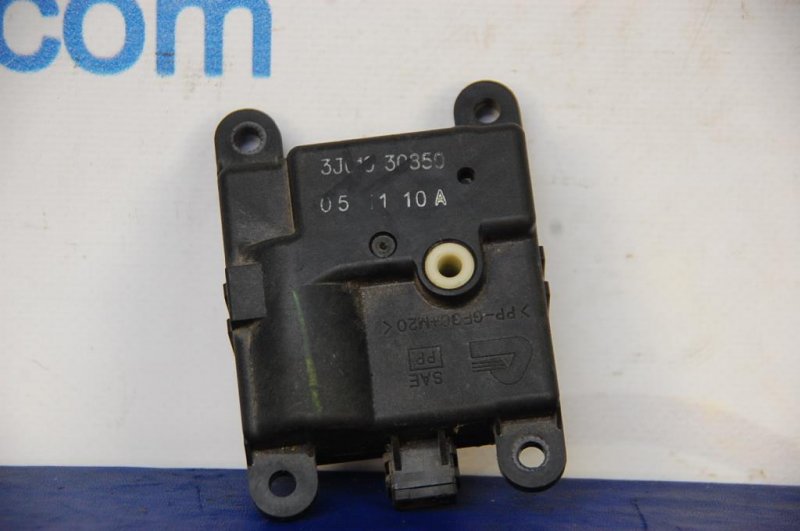 Моторчик заслонки печки OUTLANDER XL 05-13