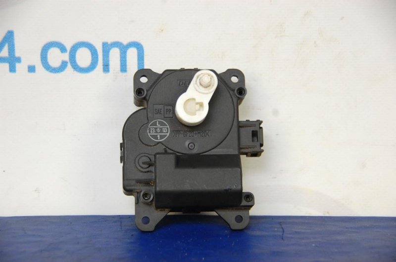 Запчасть моторчик заслонки печки TOYOTA CAMRY 40 06-11 87106-06120 Б/У Моторчик заслонки печки TOYOTA CAMRY 40 06-11 87106-06120 Б/У